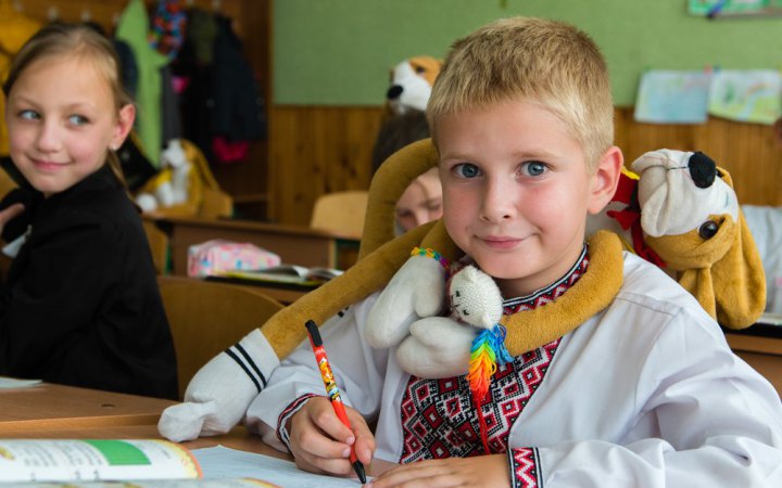 Інших людей у нас немає, треба підтримувати своїх: історії з «військового» містечка Звягеля