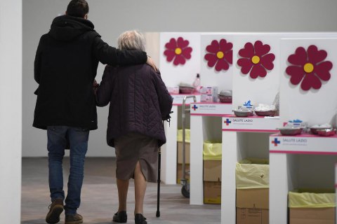 Чи можуть вакциновані переносити коронавірус?