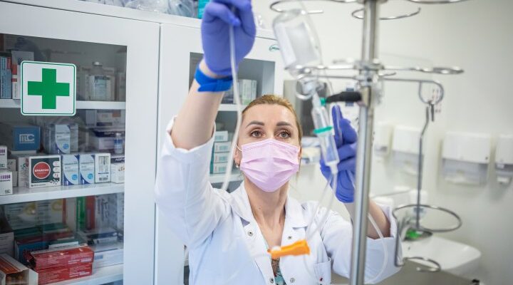 Шокова терапія: що треба знати про зупинку виплат 36 лікарням через мовчанку про ліки за держкошт