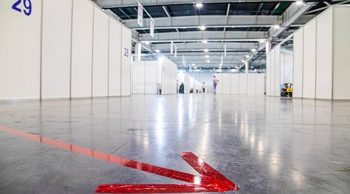 Чи потрібно зараз ревакцинуватися від ковіду, і як це зробити