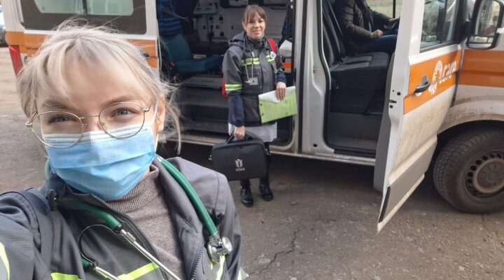 Доїхати до людей, які самі до лікаря не доходять: як в Україні тестують моделі мобільних медичних бригад