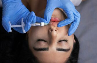 Тренд на природність: чому жінки почали зменшувати собі губи і груди до «рідних» розмірів