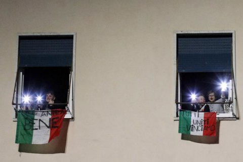 "Якщо священник і паску покропить онлайн, то буде добре". Українські заробітчанки розповідають про карантин в Італії