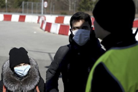 Заручники карантину: як українці застрягли на окупованих територіях через коронавірус