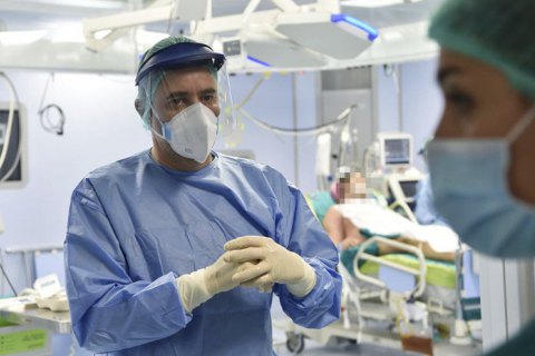 Рятуємо, як можемо. Чим лікуватимуть від коронавірусу?