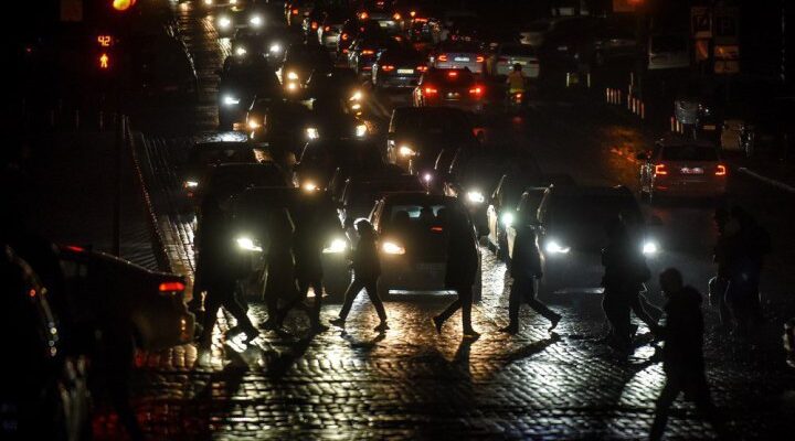 У Києві протягом жовтня в ДТП загинуло 15 людей, 11 з них - пішоходи. Але річ не лише у вуличному освітленні