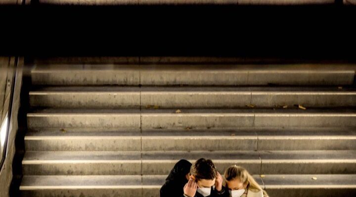 COVID-19 існує, і пандемія не скінчилась. Що й досі важливо знати про коронавірусну хворобу