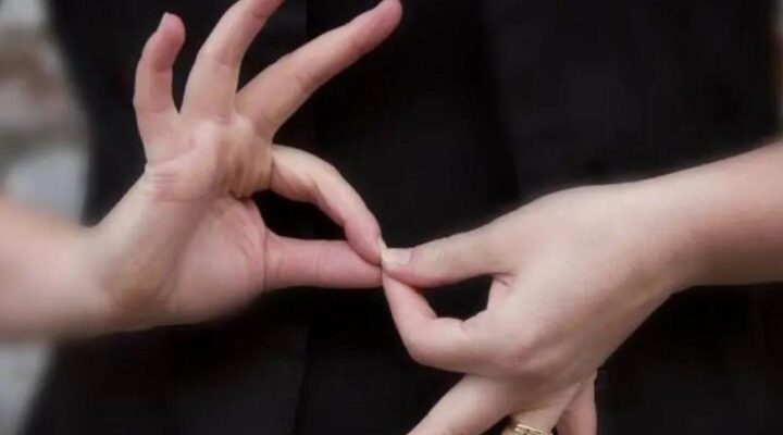 «Для нас це вікно у світ». Як краса жестової мови почала допомагати в житті людям з порушеннями слуху