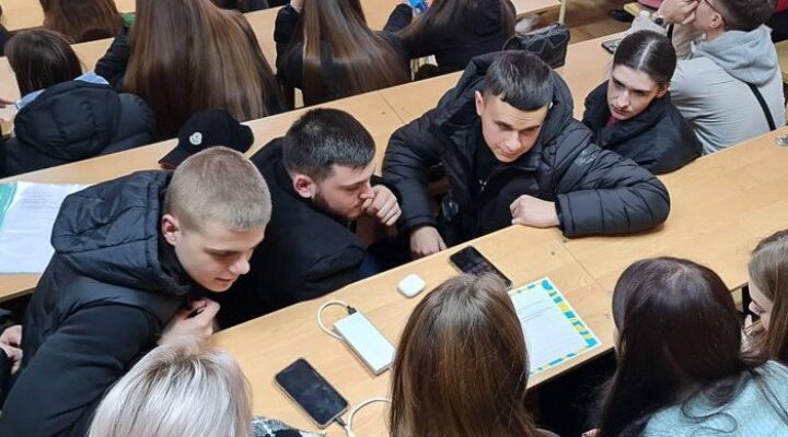 Військовий облік підлітків. Чи змінюється щось, коли виповнюється 17 років? Чи впливає на виїзд за кордон?