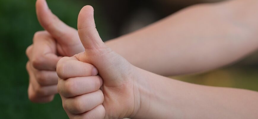 що означає жест два пальці вказівний і мізинець