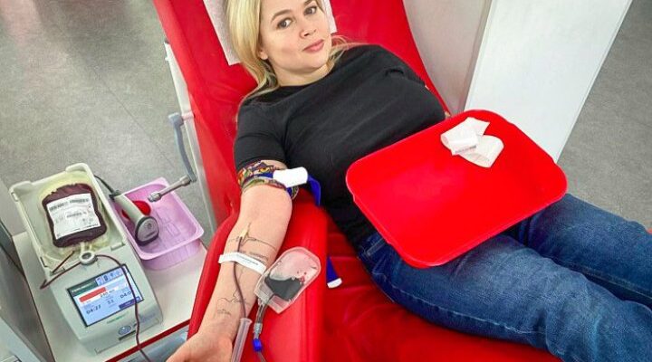«Війна, а я кров не можу здати?»: волонтерка Оля Куракіна подолала чужу помилку, щоб знову стати доноркою