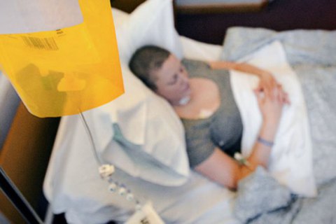 Онкопацієнти на карантині: як лікувати рак у ковідному безладі