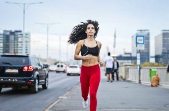 Хочу схуднути. Пробіжка зранку чи ввечері допоможе? Що кажуть дослідження й чому тут важлива проста математика