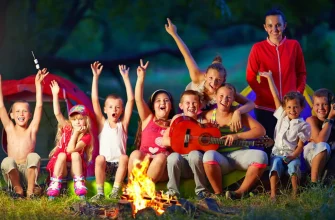 діти в літньому таборі